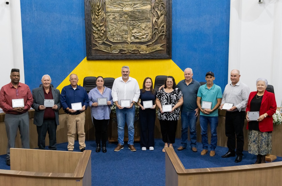 Títulos e Moções de Aplauso são entregues em sessão solene na Câmara Municipal de Carambeí