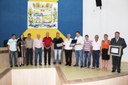 Vereador recebe homenagem dos vereadores e servidores Vereador recebe homenagem dos vereadores e servidores