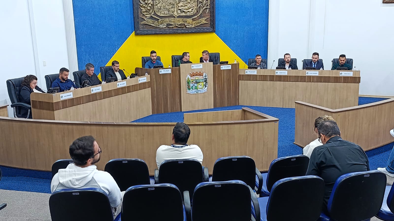 Vereadores analisam projetos e encaminham pedidos de informação ao Executivo