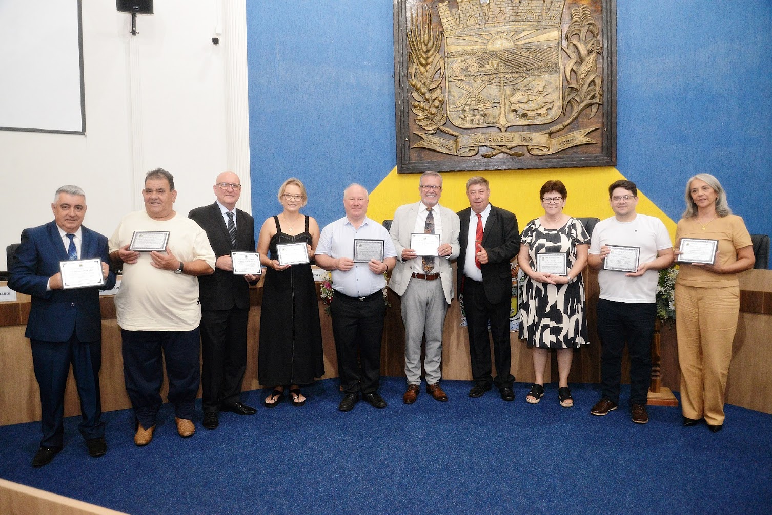 Vereadores entregam títulos e moções em cerimônia oficial